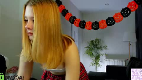 Ester online show from 10/30/25, 12:45