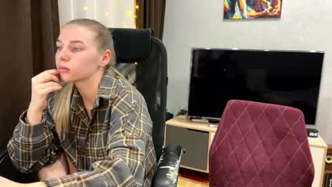 Ester online show from 03/01/26, 07:05