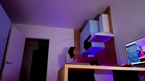 Ester online show from 04/07/26, 11:21
