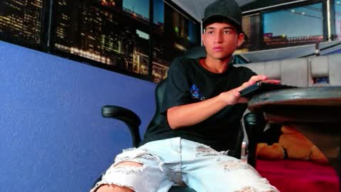 Snapshot of estevenbrown1 chatting on 03/03/26, 12:44 estevenbrown1 online show from 03/03/26, 12:44