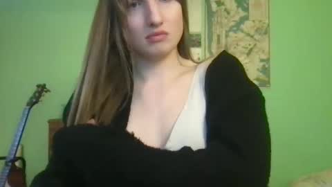 Snapshot of esthergreyplus chatting on 02/06/25, 10:43 Esther Grey online show from 02/06/25, 10:43