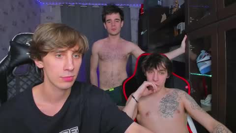 Snapshot of esthetics_boys chatting on 02/21/25, 01:33 LOUIS online show from 02/21/25, 01:33