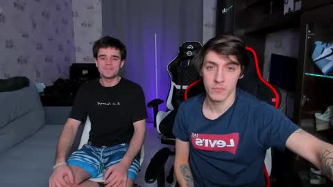 Snapshot of esthetics_boys chatting on 02/28/25, 05:37 LOUIS online show from 02/28/25, 05:37