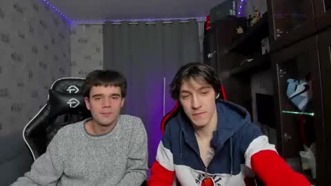 Snapshot of esthetics_boys chatting on 03/03/25, 12:48 LOUIS online show from 03/03/25, 12:48