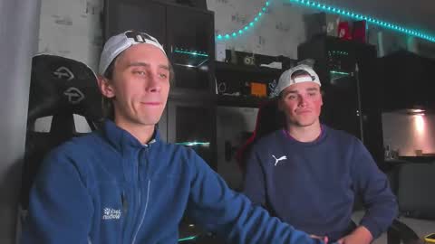 Snapshot of esthetics_boys chatting on 09/28/25, 11:43 LOUIS online show from 09/28/25, 11:43