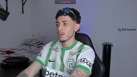 estivenvel online show from 10/26/25, 06:58