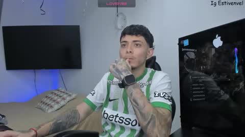 estivenvel online show from 02/15/26, 03:09