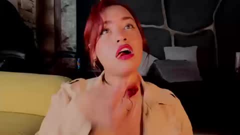 estrella05_ online show from 10/18/25, 05:21