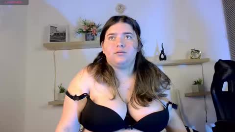 Estrella online show from 11/18/25, 02:50