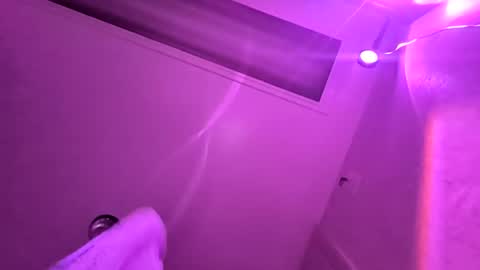 et528007 online show from 09/18/25, 02:19