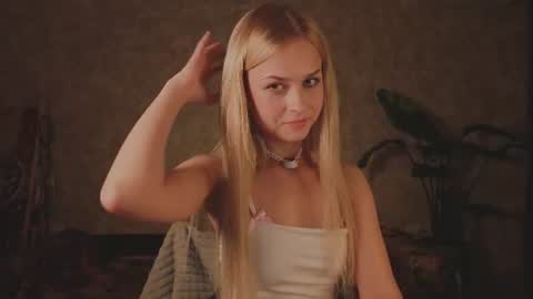 Snapshot of eternalophelia chatting on 06/11/26, 12:32 Sophia online show from 06/11/26, 12:32