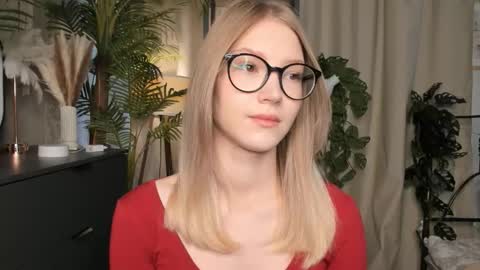 Natalie online show from 10/12/25, 05:50