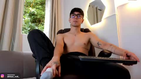 etham_wolf1 online show from 05/25/26, 05:41