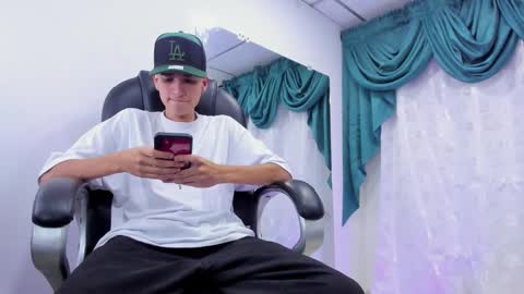 Ethan online show from 12/18/24, 09:29