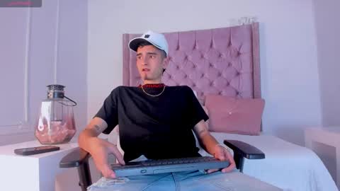 Ethan online show from 11/22/25, 08:52