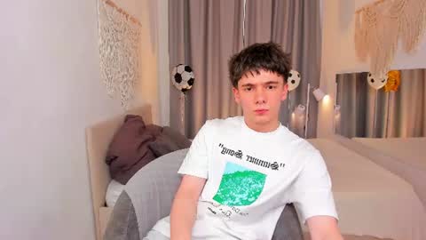 Snapshot of ethan_crowe chatting on 07/09/26, 03:38 Ethan online show from 07/09/26, 03:38