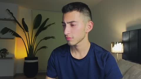 Snapshot of ethan_skiny_ chatting on 12/12/24, 04:59 Joan online show from 12/12/24, 04:59