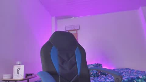 ethan travis online show from 10/10/25, 03:22