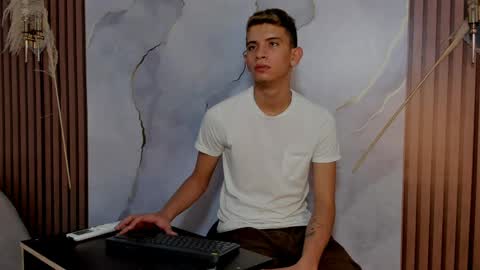 Snapshot of ethanhot_os chatting on 04/12/26, 11:43 ethanhot_os online show from 04/12/26, 11:43