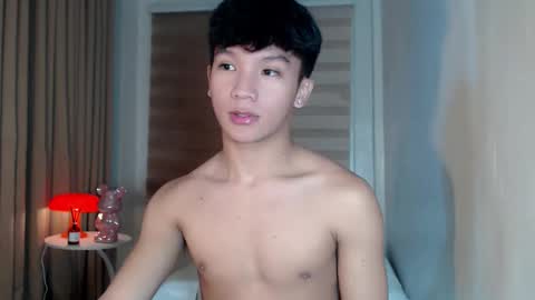 Snapshot of etherealboytoy4hire chatting on 02/18/26, 05:42 Rey online show from 02/18/26, 05:42