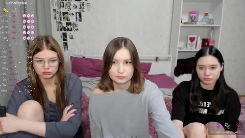 Snapshot of eumomino chatting on 12/10/24, 08:16 Veronica Tiia Lilith left to right online show from 12/10/24, 08:16