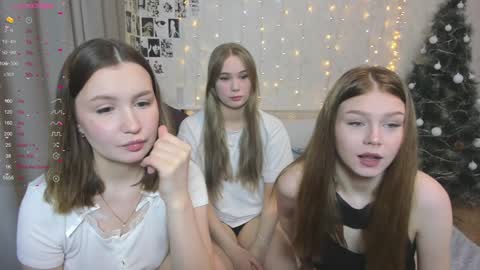 Snapshot of eumomino chatting on 01/19/25, 12:49 Veronica Tiia Lilith left to right online show from 01/19/25, 12:49