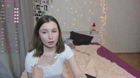 Snapshot of eumomino chatting on 01/20/25, 05:04 Veronica Tiia Lilith left to right online show from 01/20/25, 05:04