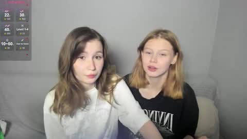 Snapshot of eumomino chatting on 09/24/25, 04:32 Veronica Tiia Lilith left to right online show from 09/24/25, 04:32