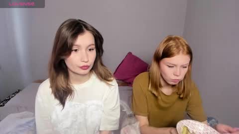 Snapshot of eumomino chatting on 10/06/25, 05:05 Veronica Tiia Lilith left to right online show from 10/06/25, 05:05