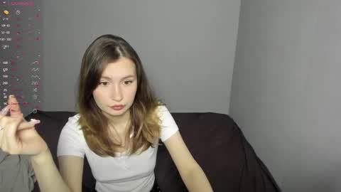 Veronica Tiia Lilith left to right online show from 11/09/25, 04:49