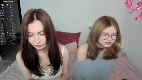 Veronica Tiia Lilith left to right online show from 05/15/26, 05:53