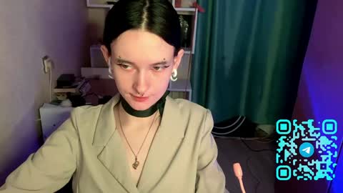 Kate online show from 04/15/26, 12:01