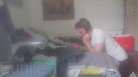 Snapshot of eunile chatting on 05/14/26, 01:07 eunile online show from 05/14/26, 01:07