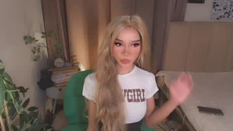 Snapshot of euphoric_goddess chatting on 06/20/26, 08:00 euphoric_goddess online show from 06/20/26, 08:00