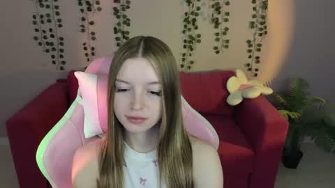 Snapshot of eva__thompson chatting on 06/30/26, 12:55 Eva online show from 06/30/26, 12:55