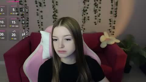 Snapshot of eva__thompson chatting on 07/06/26, 01:02 Eva online show from 07/06/26, 01:02