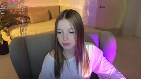 Snapshot of eva__thompson chatting on 07/30/26, 12:53 Eva online show from 07/30/26, 12:53
