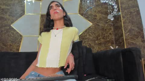 Snapshot of eva_coluccy chatting on 01/14/25, 04:29 EVA COLUCCY online show from 01/14/25, 04:29