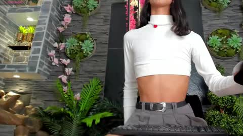 Snapshot of eva_coluccy chatting on 02/11/25, 12:59 EVA COLUCCY online show from 02/11/25, 12:59