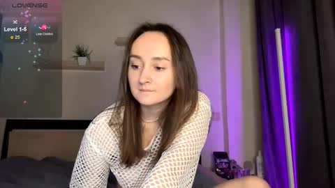 Snapshot of eva_elfis chatting on 09/16/25, 09:27 Eva  online show from 09/16/25, 09:27