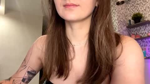 Snapshot of eva_elfis chatting on 10/20/25, 09:37 Eva  online show from 10/20/25, 09:37