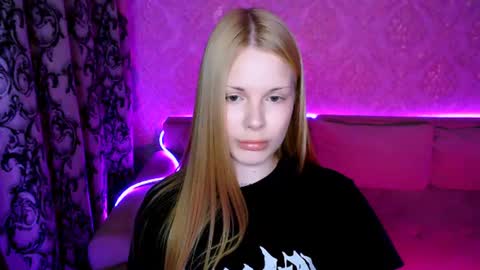 Snapshot of eva_ellis chatting on 07/17/26, 08:03 Eva online show from 07/17/26, 08:03