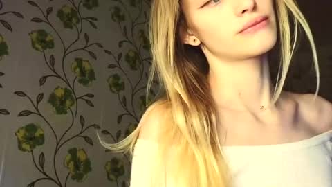 Snapshot of eva_eyre chatting on 05/17/26, 07:17 Evvie online show from 05/17/26, 07:17