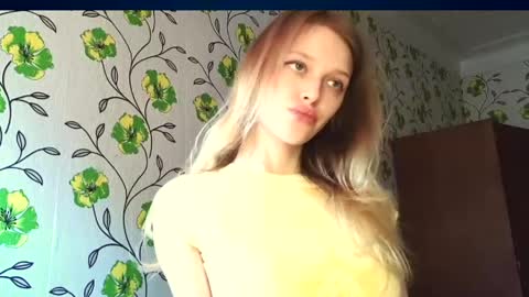 Snapshot of eva_eyre chatting on 05/23/26, 02:32 Evvie online show from 05/23/26, 02:32