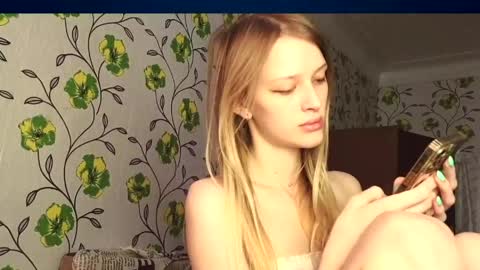 Snapshot of eva_eyre chatting on 05/30/26, 06:43 Evvie online show from 05/30/26, 06:43