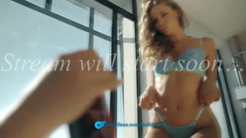 Snapshot of eva_fashionista chatting on 01/18/26, 01:48 Eva online show from 01/18/26, 01:48