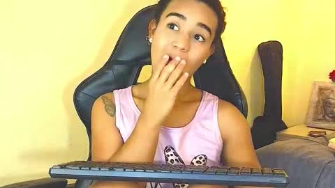 Snapshot of eva_foxs chatting on 12/01/25, 09:31 Eva Foxs online show from 12/01/25, 09:31