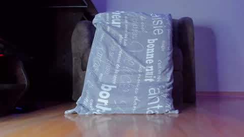 Snapshot of eva_gr chatting on 10/17/25, 11:46 Eva online show from 10/17/25, 11:46