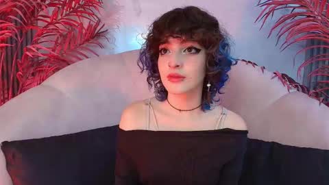 E V A online show from 11/05/25, 07:47