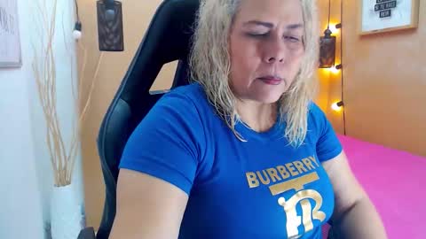 Snapshot of eva_love49 chatting on 11/17/25, 12:00 eva_love49 online show from 11/17/25, 12:00